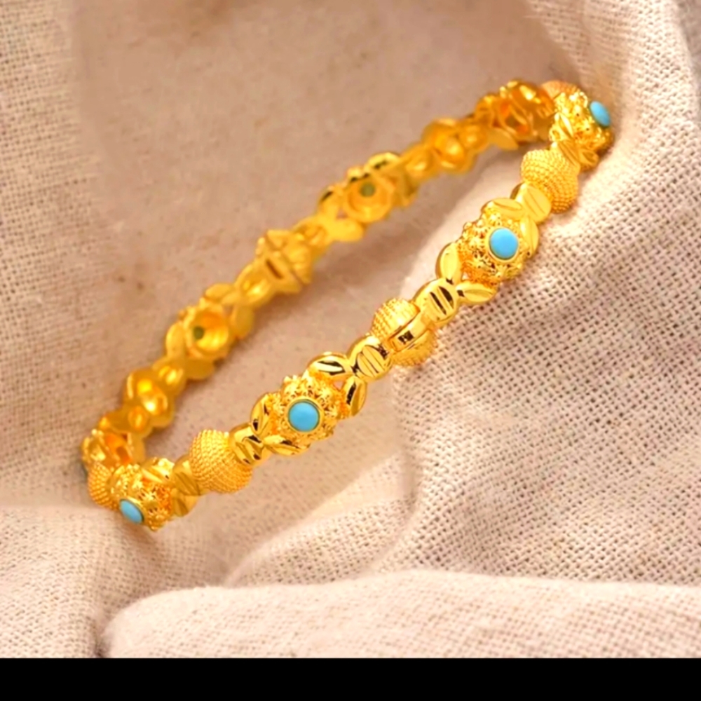 18K GOLD PLATED BANGLE